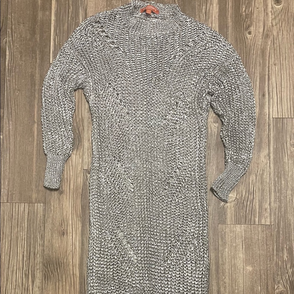 Size M/L thirty 6 point 5 dress
Color silver. Metallic ribbed knit sweater dress